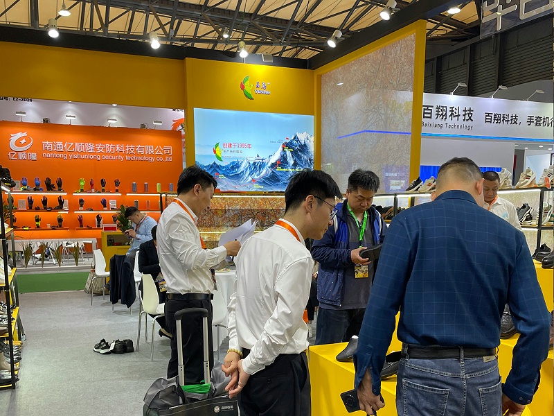 第106屆中國(guó)勞動(dòng)保護(hù)用品交易會(huì)現(xiàn)場(chǎng)來(lái) 了，百華鞋業(yè)展會(huì)現(xiàn)場(chǎng)人氣爆棚！