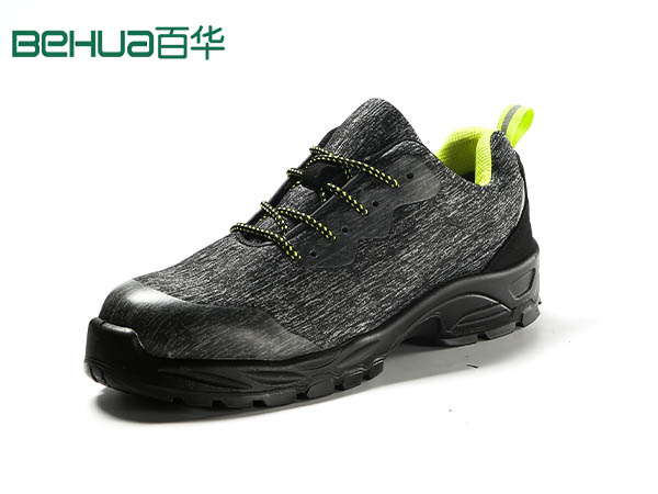 聽廠家聊聊，安全鞋的PU底有什么優(yōu)缺點？我們需要如何養(yǎng)護，看這里！