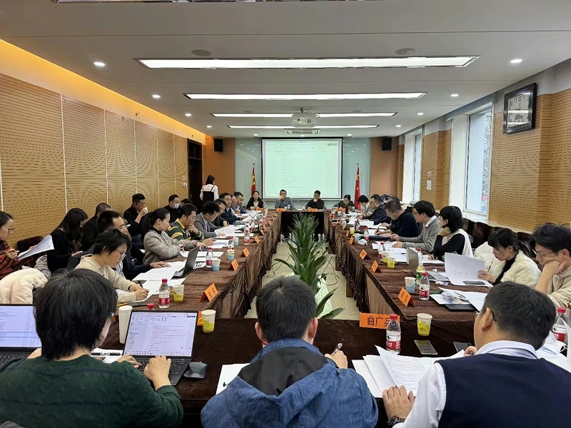 百華鞋業(yè)入圍全國老年用品標準編制參編單位